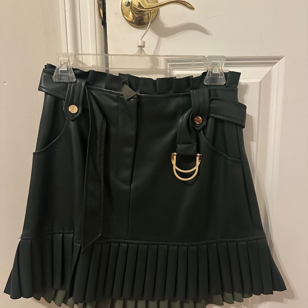 Zara Elegant Black Pleated Skirt